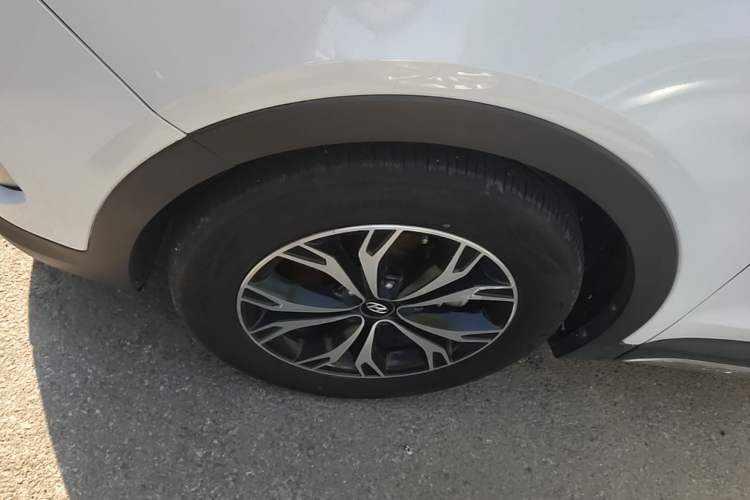 Used Hyundai Santa Fe 2017 2.0T Automatic Two-Wheel Drive Smart Version 7 Seats Left Front Wheel Hub