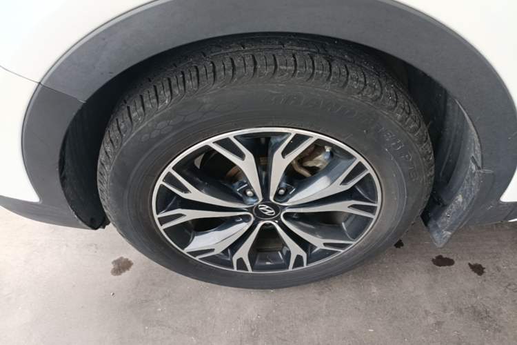 Used Hyundai Santa Fe 2017 2.0T Automatic All-Wheel Drive Smart 7-Seater Left Front Wheel Hub