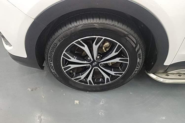 Used Hyundai Santa Fe 2017 2.0T Automatic Two-Wheel Drive Smart Version 7 Seats Left Front Wheel Hub