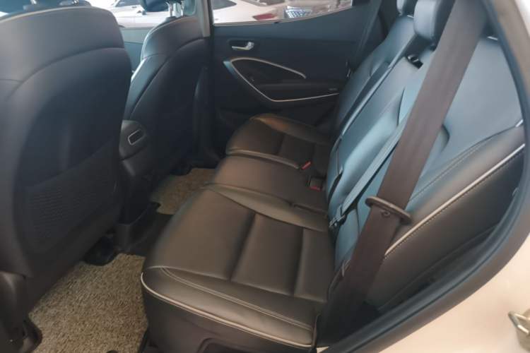 Used Hyundai Santa Fe 2017 2.0T Automatic All-Wheel Drive Smart 7-Seater Left Rear Seat
