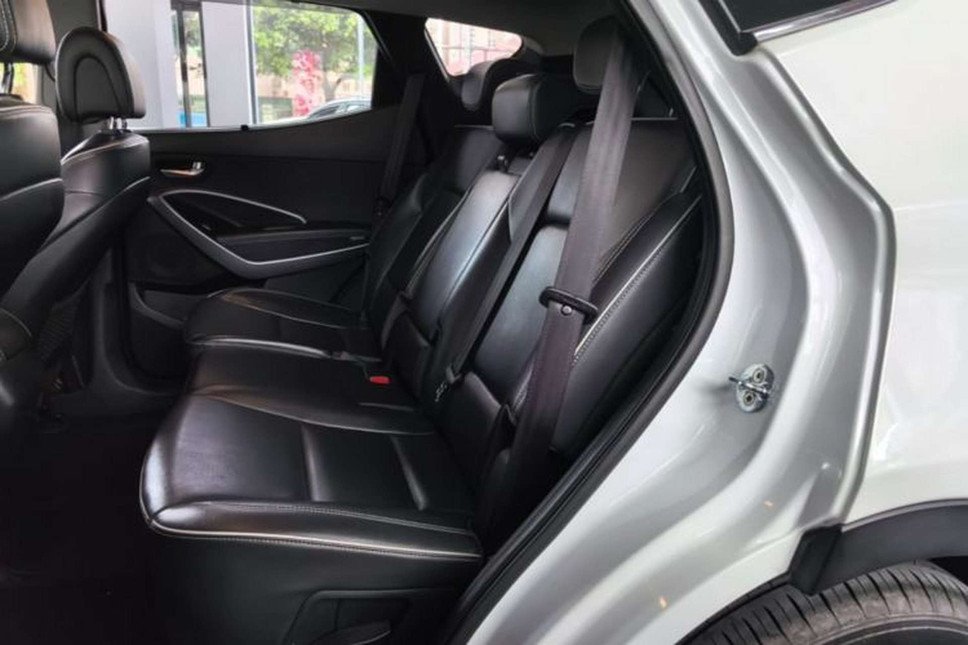 Used Hyundai Santa Fe 2017 2.0T Automatic Two-Wheel Drive Smart Version 7 Seats Left Rear Seat