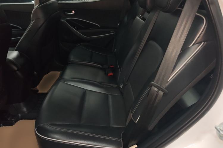 Used Hyundai Santa Fe 2017 2.0T Automatic Two-Wheel Drive Smart Version 7 Seats Left Rear Seat