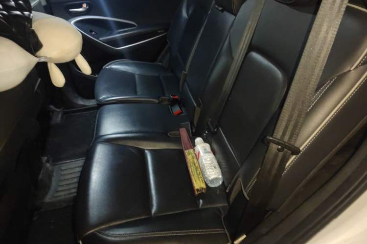 Used Hyundai Santa Fe 2017 2.4L Automatic Two-Wheel Drive Smart Version 5 Seats Left Rear Seat