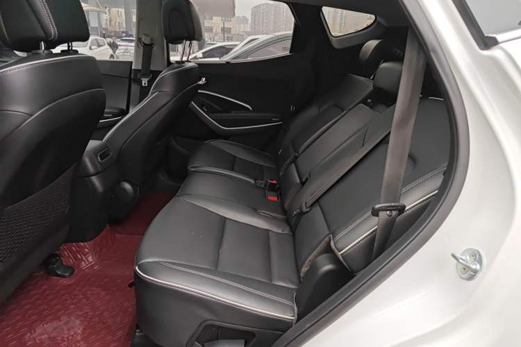 Used Hyundai Santa Fe 2017 2.0T Automatic All-Wheel Drive Smart 7-Seater Left Rear Seat