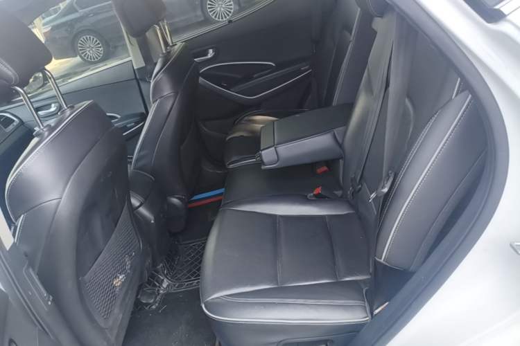 Used Hyundai Santa Fe 2017 2.4L Automatic Two-Wheel Drive Smart Version 5 Seats Left Rear Seat