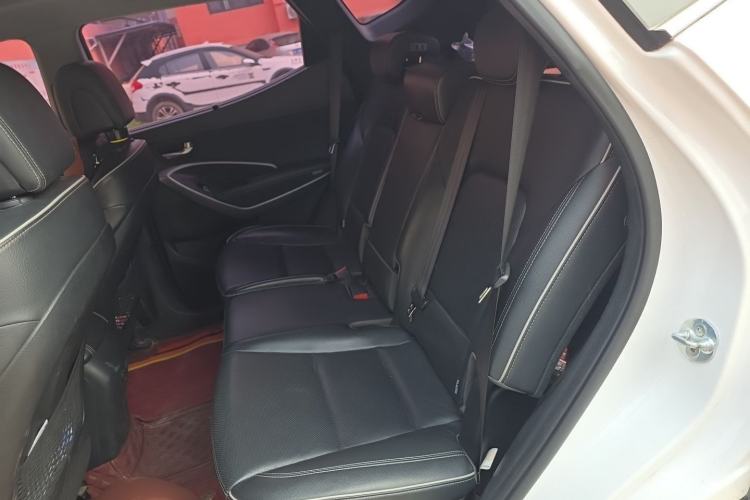 Used Hyundai Santa Fe 2017 2.0T Automatic Two-Wheel Drive Smart Version 7 Seats Left Rear Seat
