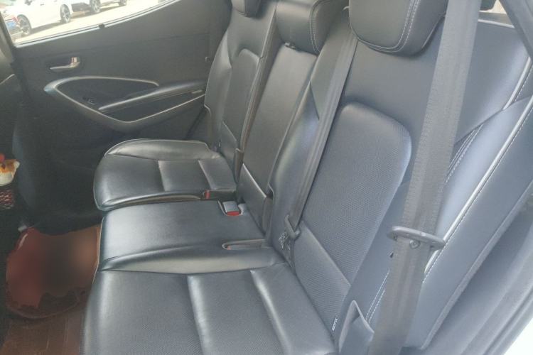 Used Hyundai Santa Fe 2017 2.0T Automatic Two-Wheel Drive Smart Version 7 Seats Left Rear Seat