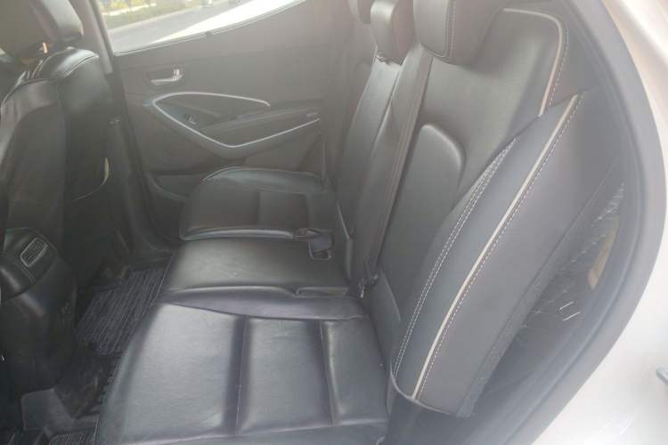 Used Hyundai Santa Fe 2017 2.0T Automatic All-Wheel Drive Smart 7-Seater Left Rear Seat