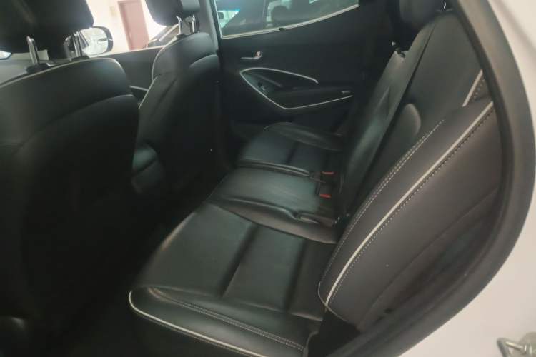 Used Hyundai Santa Fe 2017 2.4L Automatic Two-Wheel Drive Smart Version 5 Seats Left Rear Seat