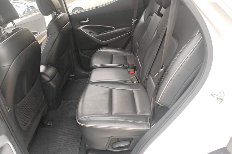Used Hyundai Santa Fe 2017 2.4L Automatic Two-Wheel Drive Smart Version 5 Seats Left Rear Seat