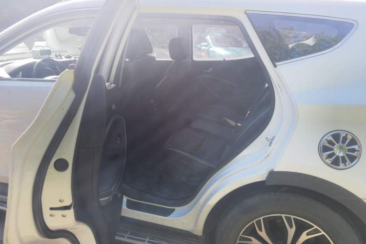 Used Hyundai Santa Fe 2017 2.0T Automatic All-Wheel Drive Smart 7-Seater Left Rear Seat