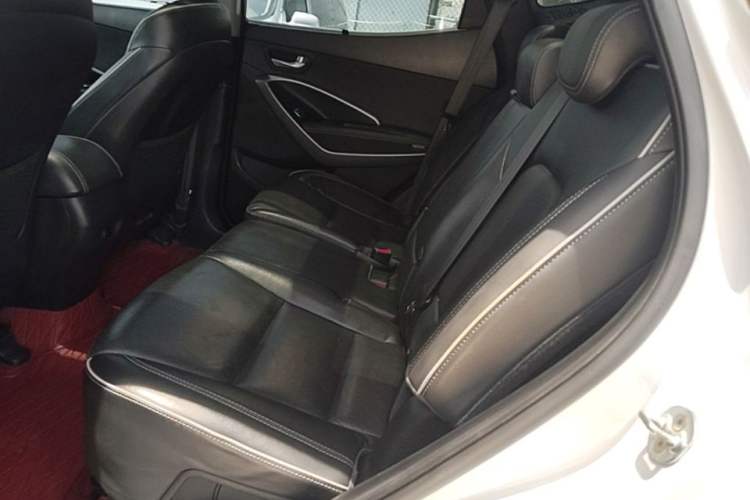 Used Hyundai Santa Fe 2017 2.4L Automatic Two-Wheel Drive Smart Version 5 Seats Left Rear Seat