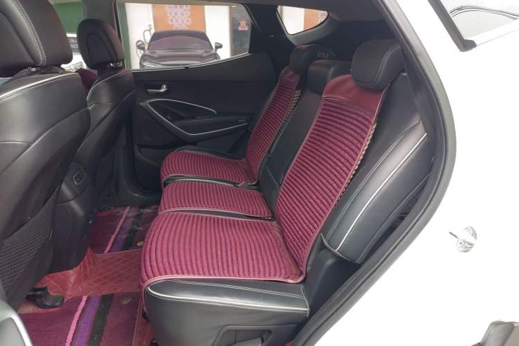 Used Hyundai Santa Fe 2017 2.0T Automatic All-Wheel Drive Smart 7-Seater Left Rear Seat