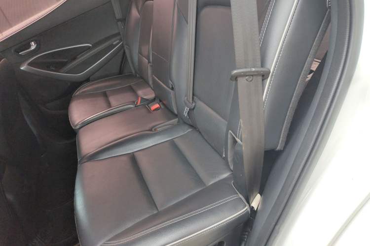 Used Hyundai Santa Fe 2017 2.0T Automatic All-Wheel Drive Smart 7-Seater Left Rear Seat