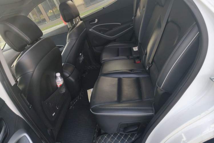 Used Hyundai Santa Fe 2017 2.0T Automatic Two-Wheel Drive Smart Version 7 Seats Left Rear Seat
