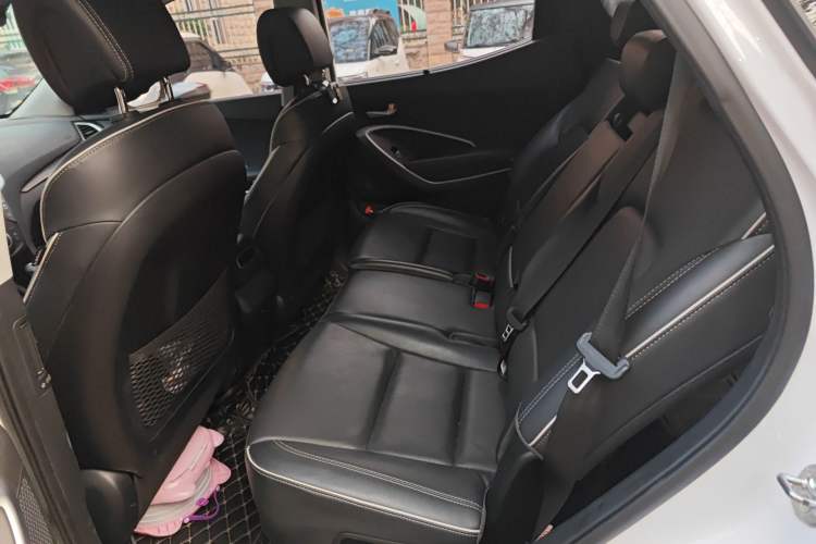 Used Hyundai Santa Fe 2017 2.0T Automatic All-Wheel Drive Smart 7-Seater Left Rear Seat