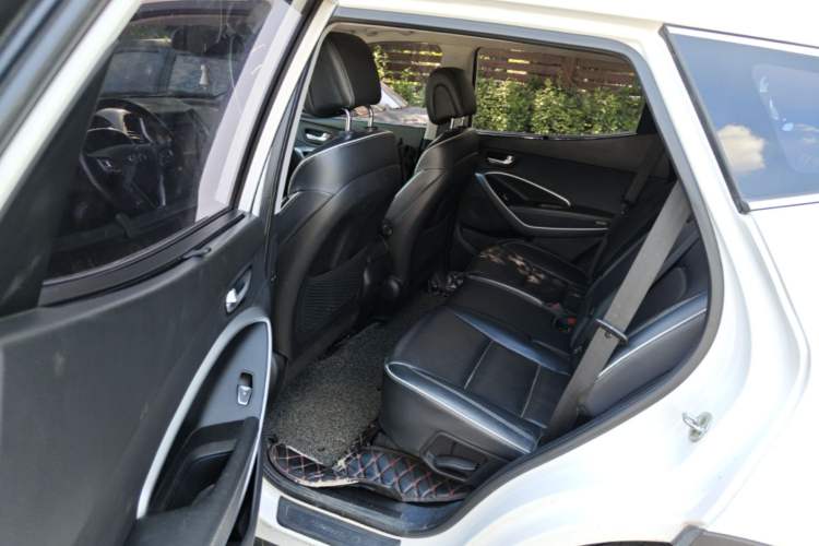Used Hyundai Santa Fe 2017 2.0T Automatic Two-Wheel Drive Smart Version 7 Seats Left Rear Seat
