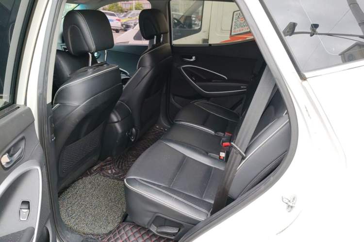 Used Hyundai Santa Fe 2017 2.4L Automatic Two-Wheel Drive Smart Version 5 Seats Left Rear Seat