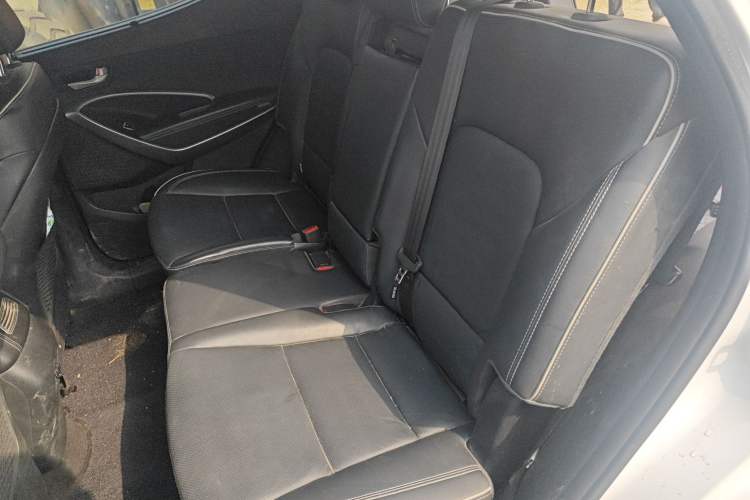 Used Hyundai Santa Fe 2017 2.0T Automatic All-Wheel Drive Smart 7-Seater Left Rear Seat