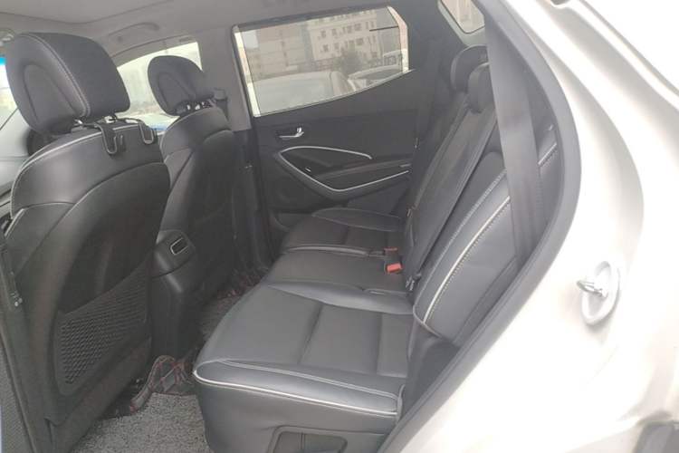 Used Hyundai Santa Fe 2017 2.0T Automatic All-Wheel Drive Smart 7-Seater Left Rear Seat