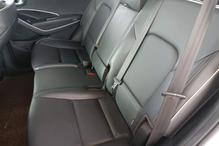 Used Hyundai Santa Fe 2017 2.0T Automatic All-Wheel Drive Smart 7-Seater Left Rear Seat