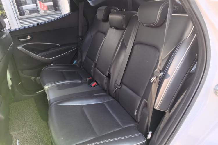 Used Hyundai Santa Fe 2017 2.0T Automatic Two-Wheel Drive Smart Version 7 Seats Left Rear Seat