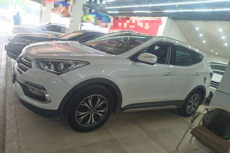 Used Hyundai Santa Fe 2017 2.4L Automatic Two-Wheel Drive Smart Version 5 Seats Left Side