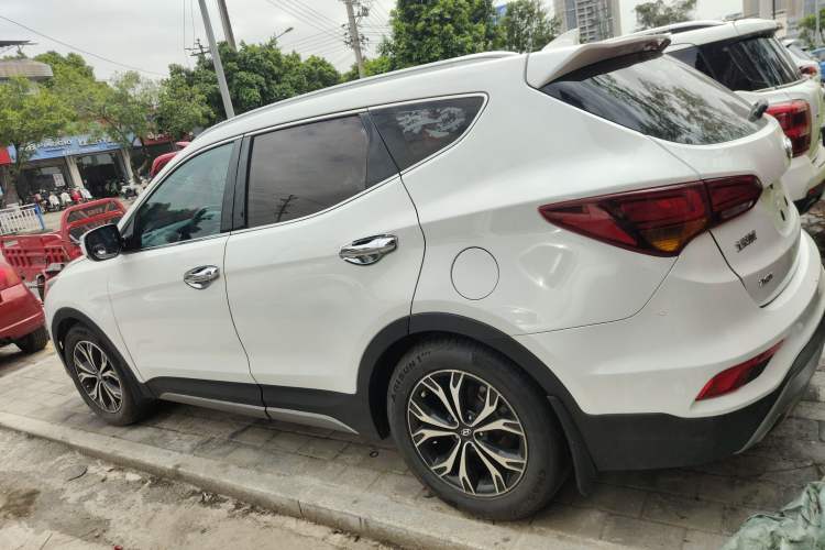 Used Hyundai Santa Fe 2017 2.0T Automatic All-Wheel Drive Smart 7-Seater Left Side
