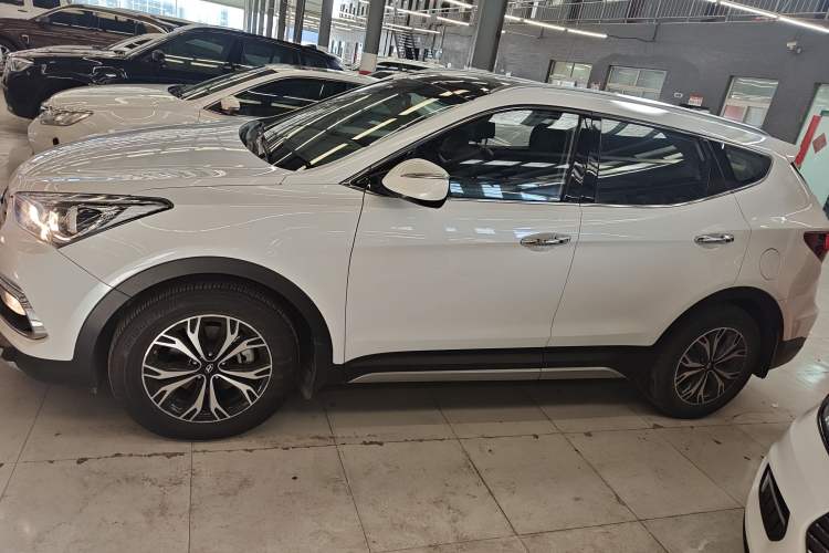 Used Hyundai Santa Fe 2017 2.0T Automatic All-Wheel Drive Smart 7-Seater Left Side