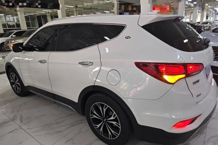 Used Hyundai Santa Fe 2017 2.0T Automatic Two-Wheel Drive Smart Version 7 Seats Left Side