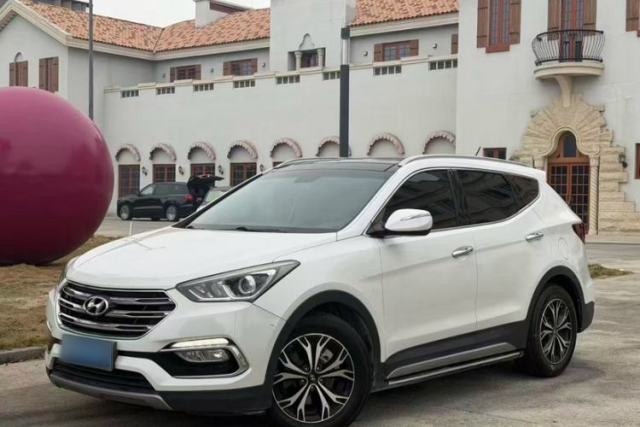 Used Hyundai Santa Fe 2017 2.4L Automatic Two-Wheel Drive Smart Version 5 Seats