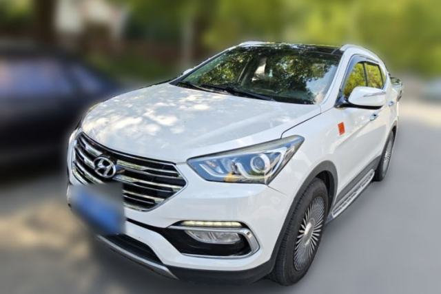 Używany Hyundai Santa Fe 2017 2.0T Automatic Two-Wheel Drive Smart Version 7 Seats