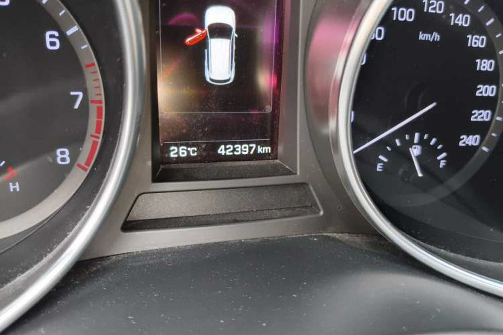 Used Hyundai Santa Fe 2017 2.0T Automatic All-Wheel Drive Smart 7-Seater Odometer Close Up