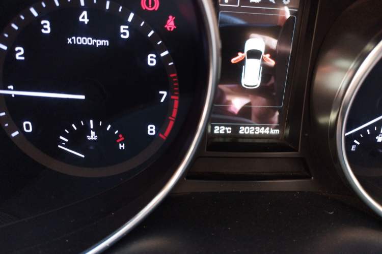 Used Hyundai Santa Fe 2017 2.0T Automatic All-Wheel Drive Smart 7-Seater Odometer Close Up