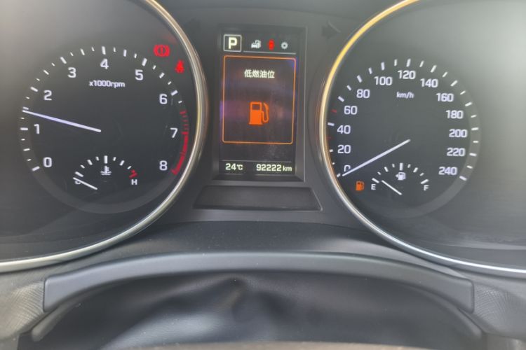 Used Hyundai Santa Fe 2017 2.0T Automatic All-Wheel Drive Smart 7-Seater Odometer Close Up