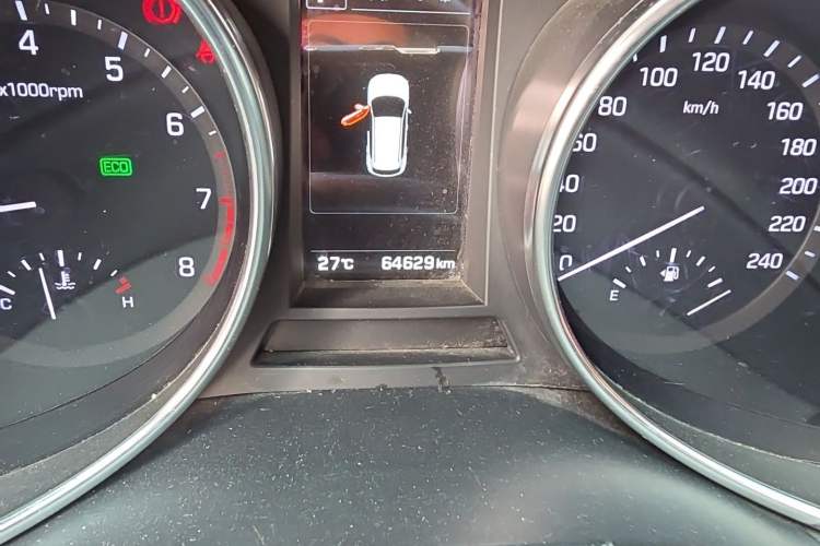 Used Hyundai Santa Fe 2017 2.0T Automatic Two-Wheel Drive Smart Version 7 Seats Odometer Close Up