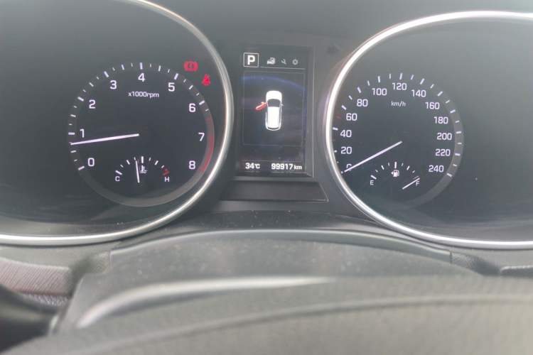 Used Hyundai Santa Fe 2017 2.0T Automatic All-Wheel Drive Smart 7-Seater Odometer Close Up