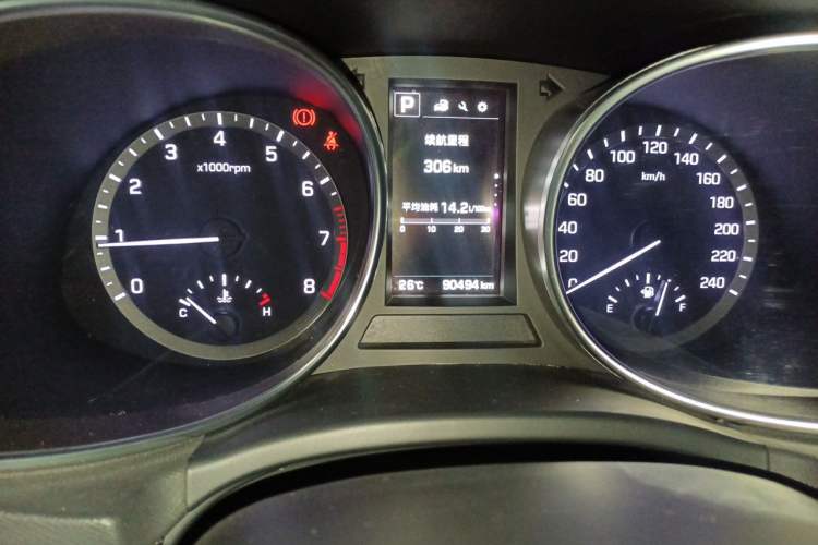Used Hyundai Santa Fe 2017 2.0T Automatic Two-Wheel Drive Smart Version 7 Seats Odometer Close Up