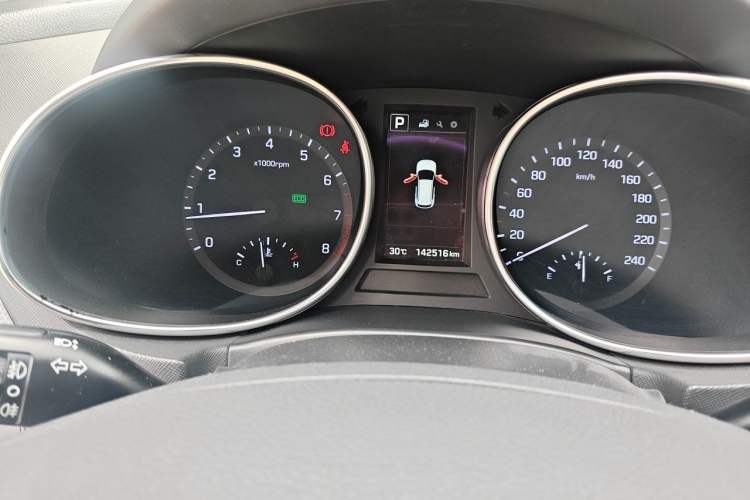 Used Hyundai Santa Fe 2017 2.4L Automatic Two-Wheel Drive Smart Version 5 Seats Odometer Close Up