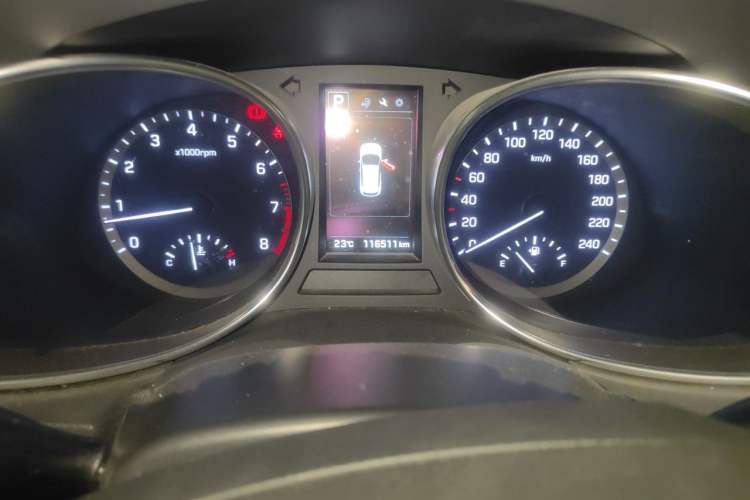 Used Hyundai Santa Fe 2017 2.0T Automatic All-Wheel Drive Smart 7-Seater Odometer Close Up