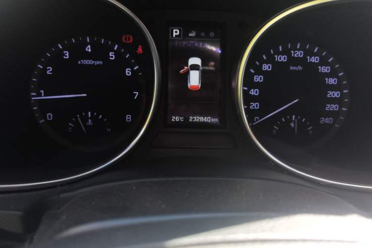 Used Hyundai Santa Fe 2017 2.0T Automatic All-Wheel Drive Smart 7-Seater Odometer Close Up