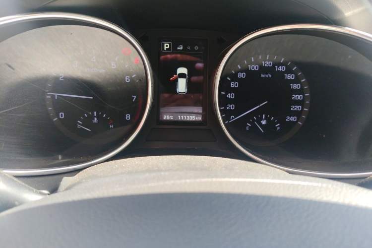 Used Hyundai Santa Fe 2017 2.4L Automatic Two-Wheel Drive Smart Version 5 Seats Odometer Close Up