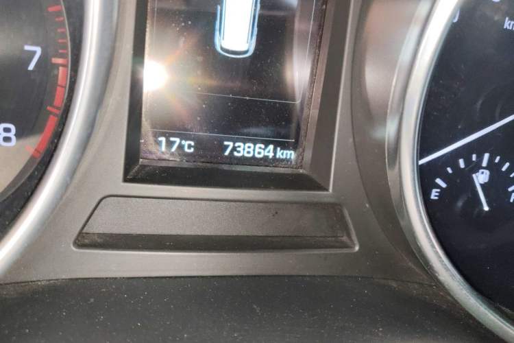Used Hyundai Santa Fe 2017 2.0T Automatic Two-Wheel Drive Smart Version 7 Seats Odometer Close Up