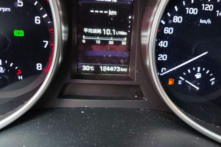 Used Hyundai Santa Fe 2017 2.4L Automatic Two-Wheel Drive Smart Version 5 Seats Odometer Close Up