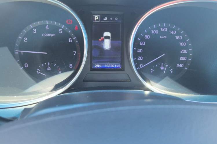 Used Hyundai Santa Fe 2017 2.4L Automatic Two-Wheel Drive Smart Version 5 Seats Odometer Close Up
