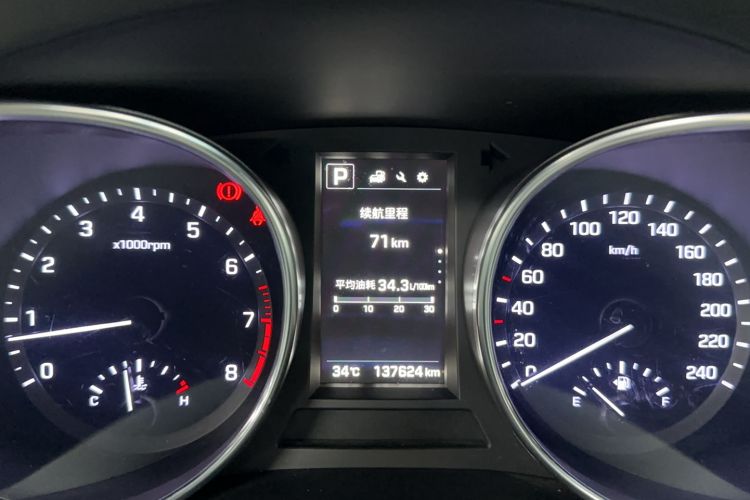 Used Hyundai Santa Fe 2017 2.0T Automatic All-Wheel Drive Smart 7-Seater Odometer Close Up