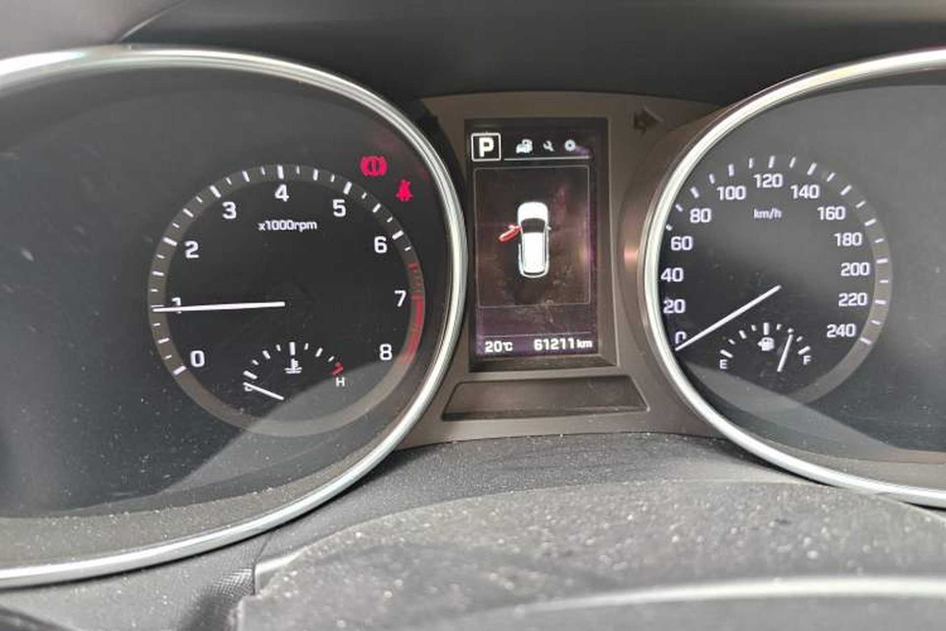 Used Hyundai Santa Fe 2017 2.0T Automatic Two-Wheel Drive Smart Version 7 Seats Odometer Close Up