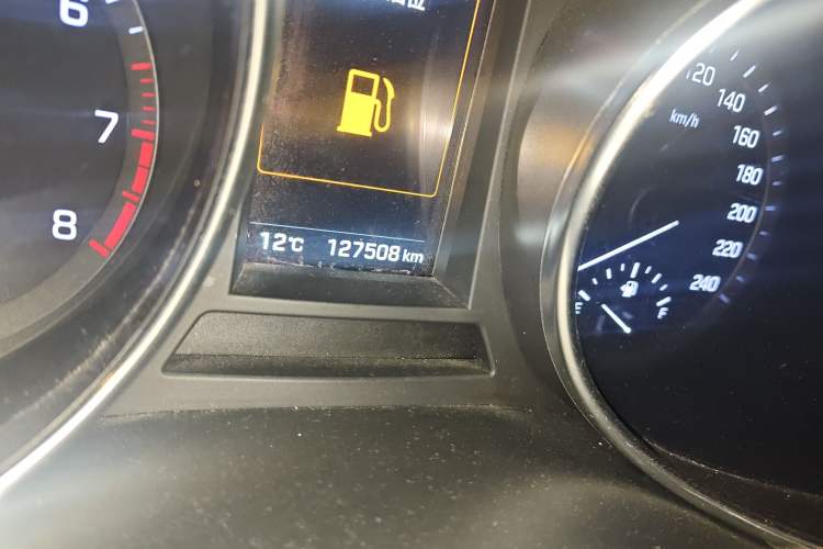 Used Hyundai Santa Fe 2017 2.4L Automatic Two-Wheel Drive Smart Version 5 Seats Odometer Close Up