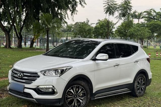 Ojetý Hyundai Santa Fe 2017 2.4L Automatic Two-Wheel Drive Smart Version 5 Seats