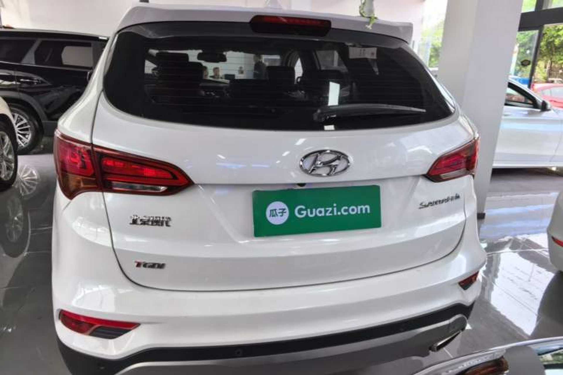 Used Hyundai Santa Fe 2017 2.0T Automatic Two-Wheel Drive Smart Version 7 Seats Rear